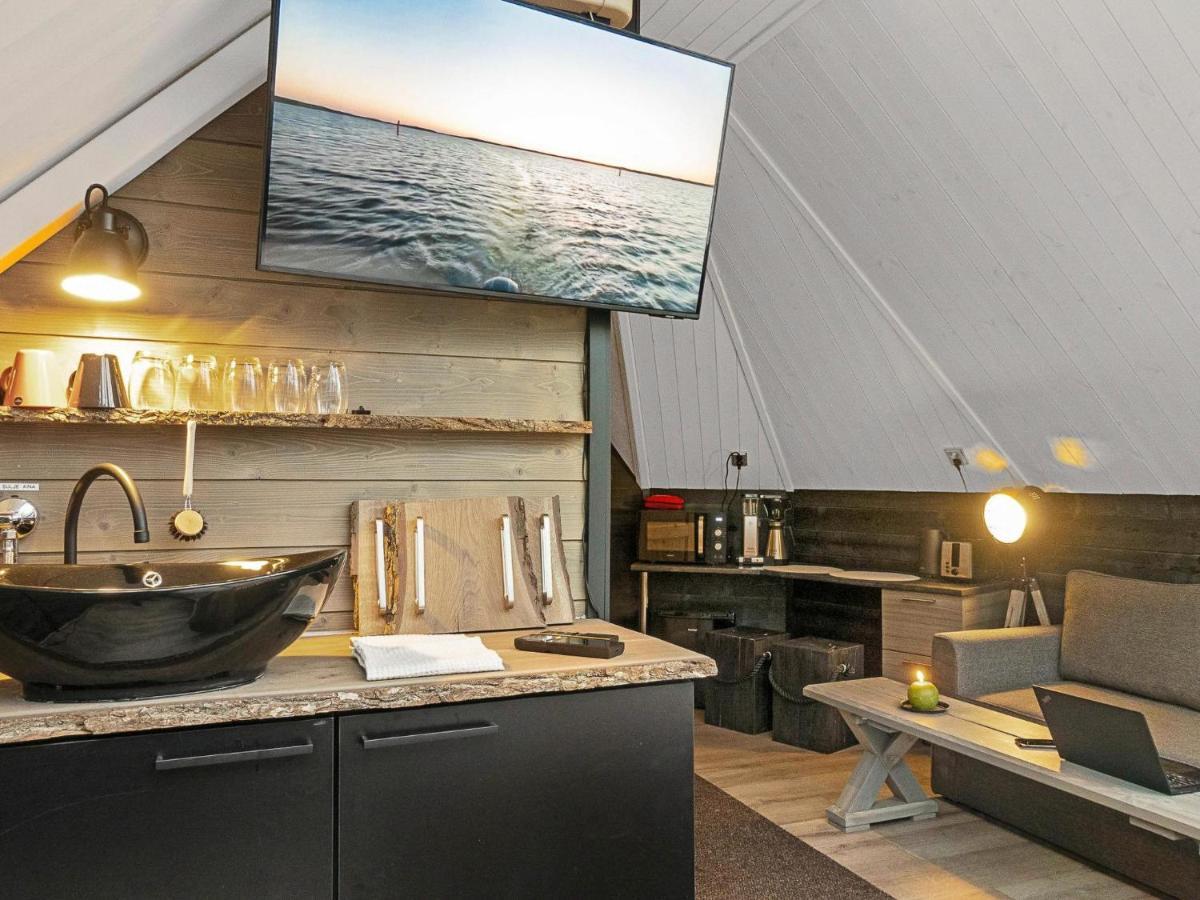 Holiday Home Samruam B Aurora Cabin By Interhome 살라 외부 사진
